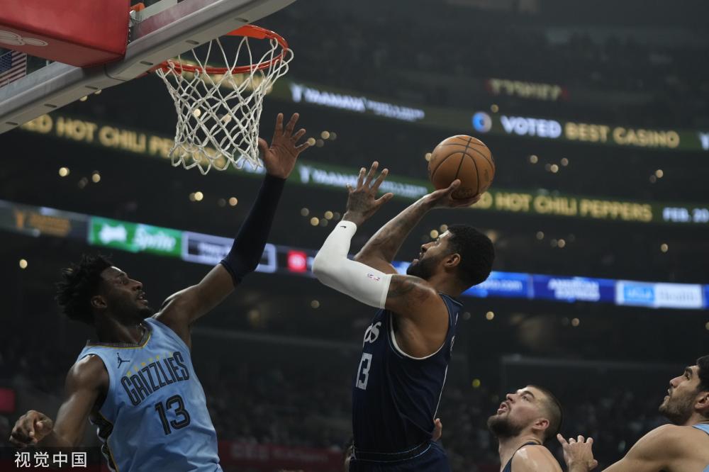 他在更衣室 他在更衣室